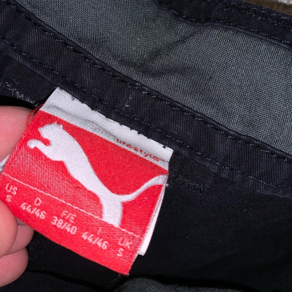 Puma Black Cargo shorts size S - Picture 4 of 5